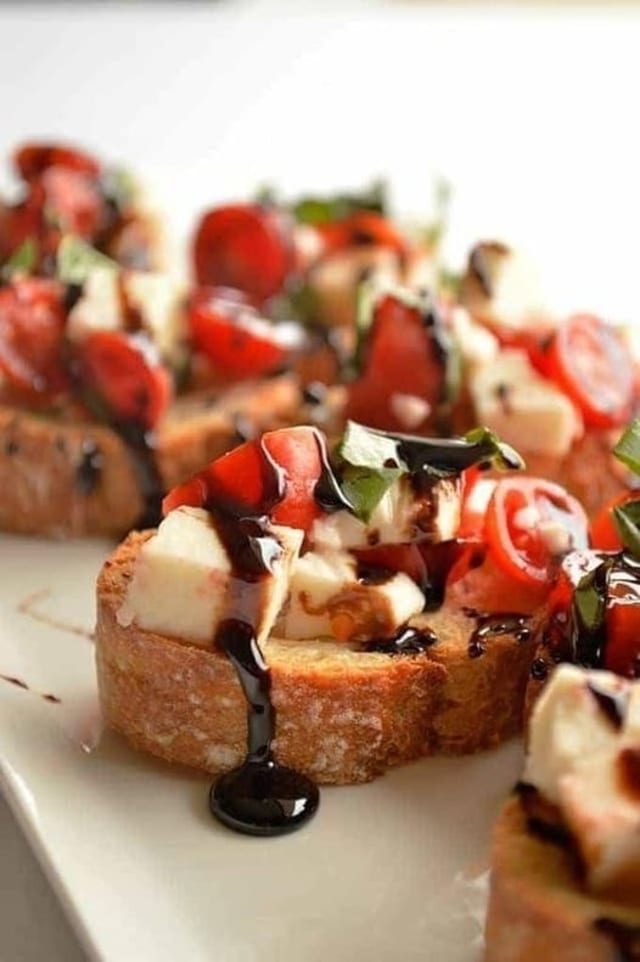 BRUSCHETTA CAPRESE.
