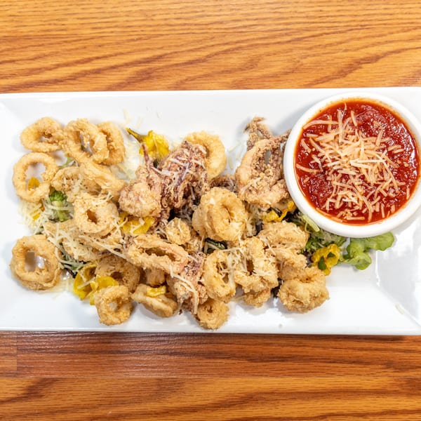 Crispy fried calamari rings and tentacles with shredded cheese, banana peppers, and marinara sauce.