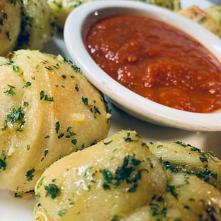 GARLIC KNOTS